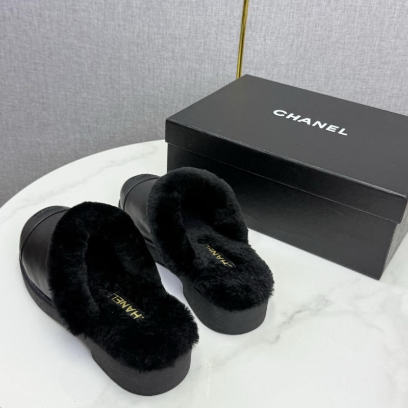 Ch**el slippers